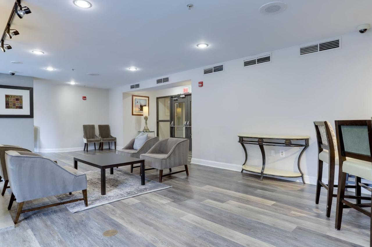 Elegant And Charming Condo At Ballston With Pool Arlington Luaran gambar