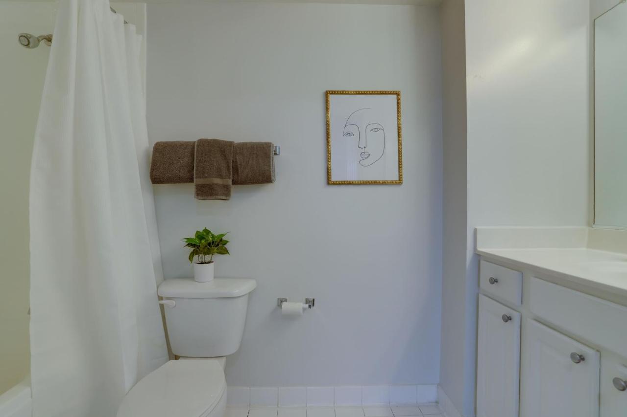 Elegant And Charming Condo At Ballston With Pool Arlington Luaran gambar