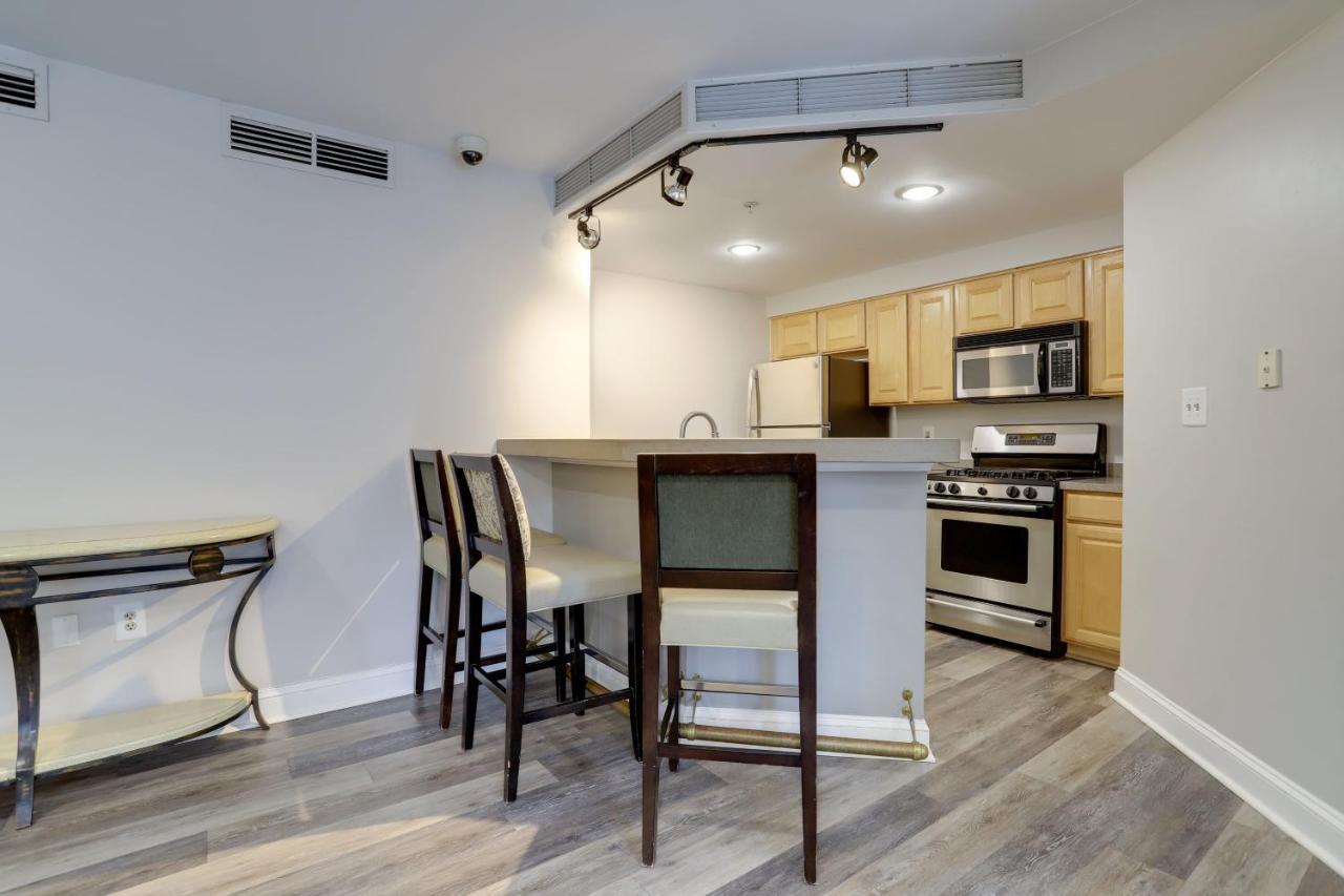 Elegant And Charming Condo At Ballston With Pool Arlington Luaran gambar